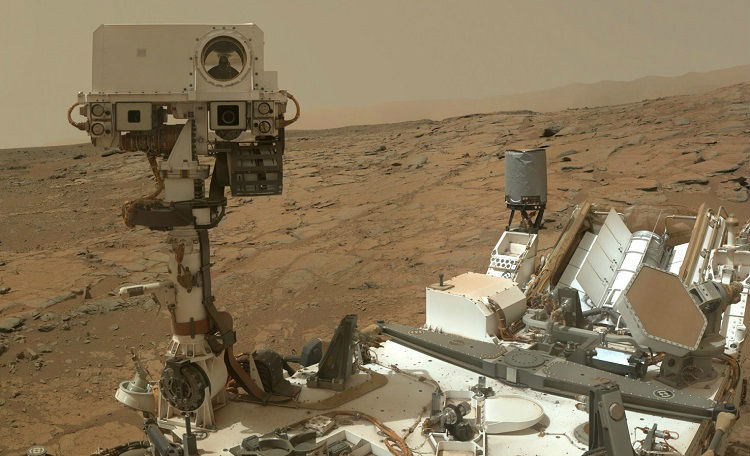 Curiosity taking a selfie on Mars