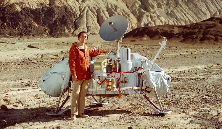 Carl Sagan with Viking lander